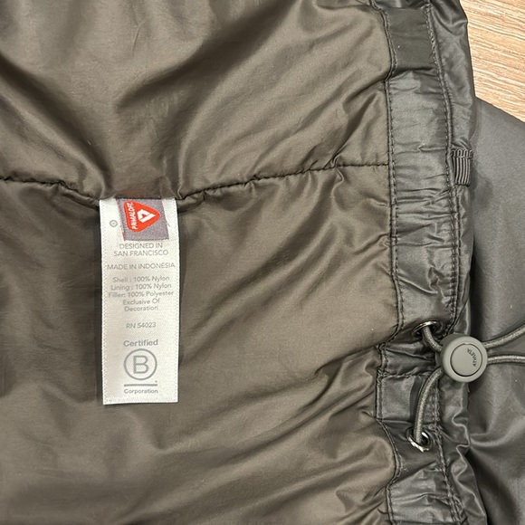 Athleta summit Primaloft Shell jacket. Size L. - Picture 10 of 10